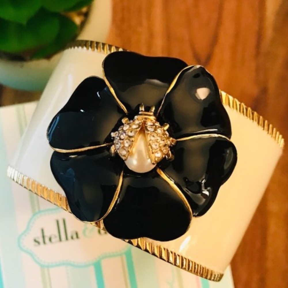 Stella & Dot | Gorgeous🐞Vintage Inspired Kelly Ladybug Cuff - Picture 5 of 8